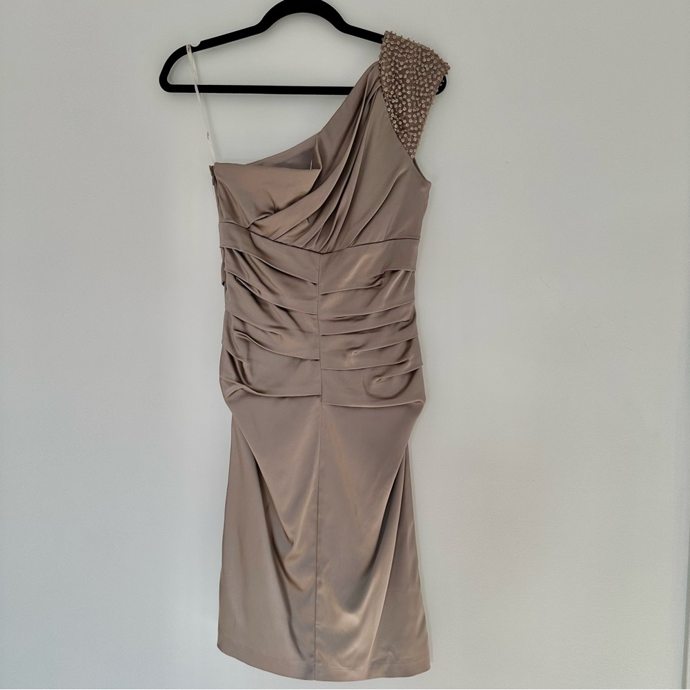 Size 6 Melanie Lyne one shoulder metallic/mushroom grey dress - Picture 5 of 7
